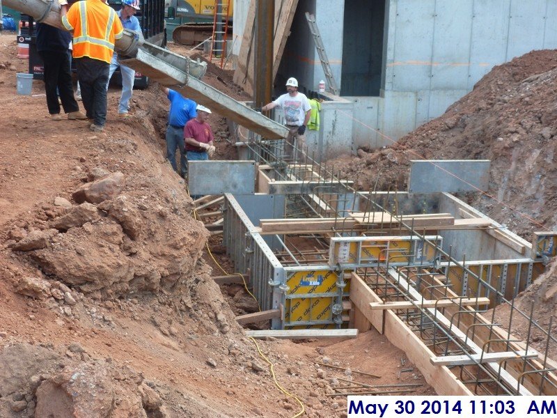 Pouring concrete at foundation wall along column line 6.5 Facing East (800x600)